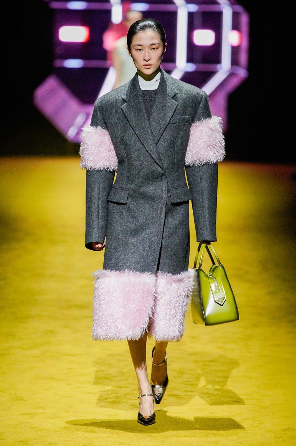 Prada Herbst Winter 2022-2023 Milan Runway Magazin