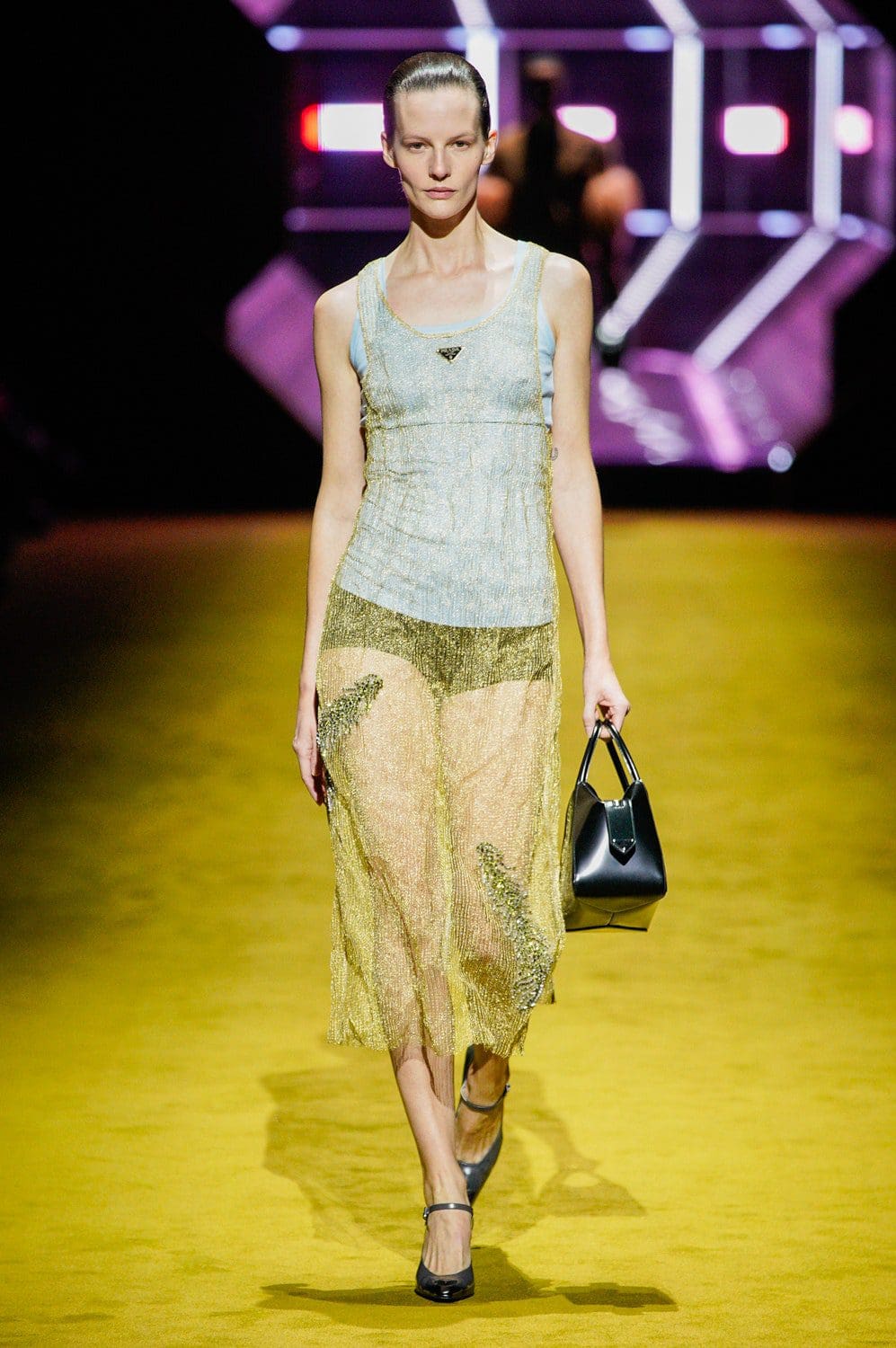 Prada Herbst Winter 2022-2023 Milan Runway Magazin