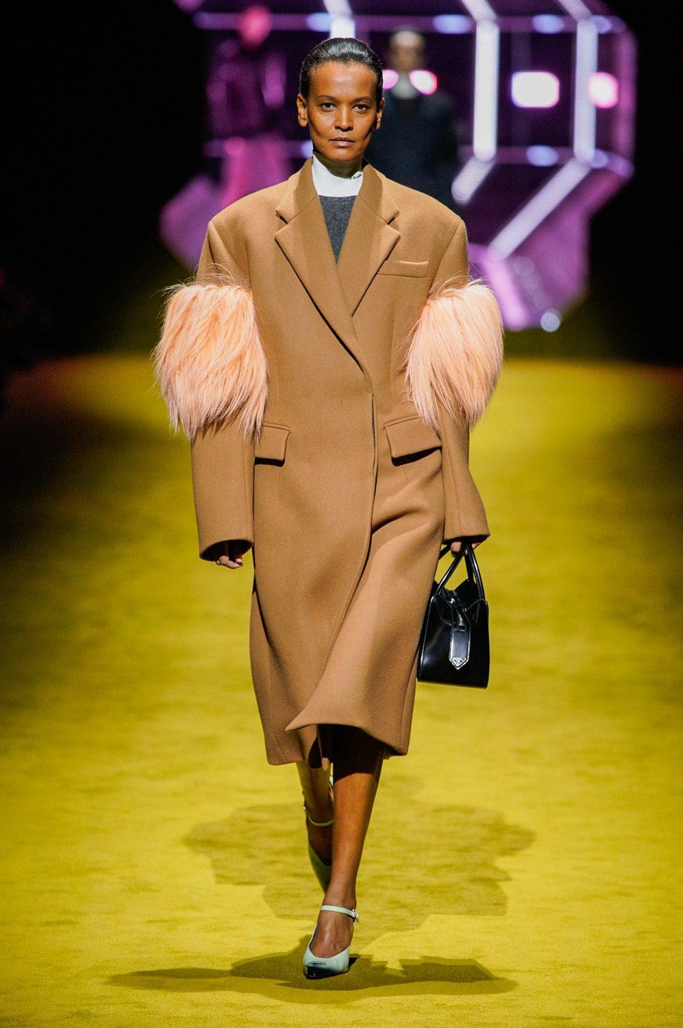 Prada Herbst Winter 2022-2023 Milan Runway Magazin