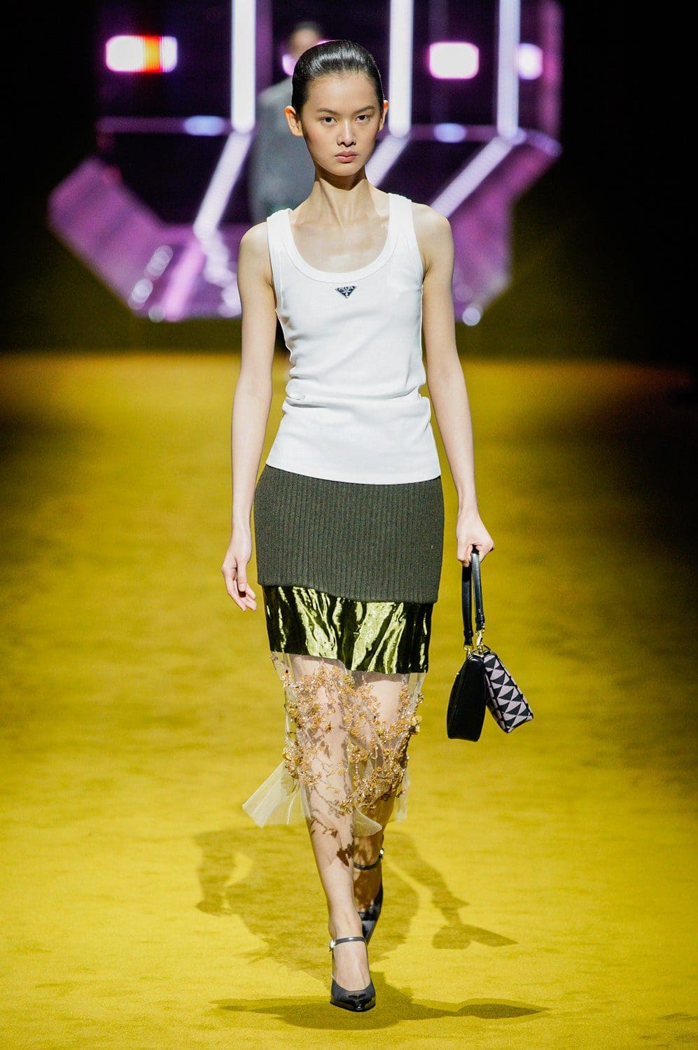 Prada Herbst Winter 2022-2023 Milan Runway Magazin