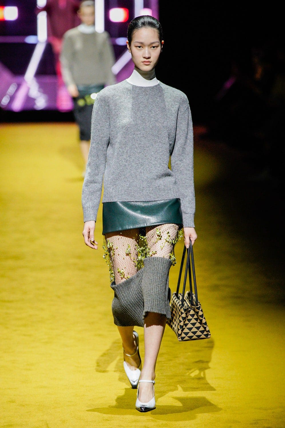 Prada Herbst Winter 2022-2023 Milan Runway Magazin