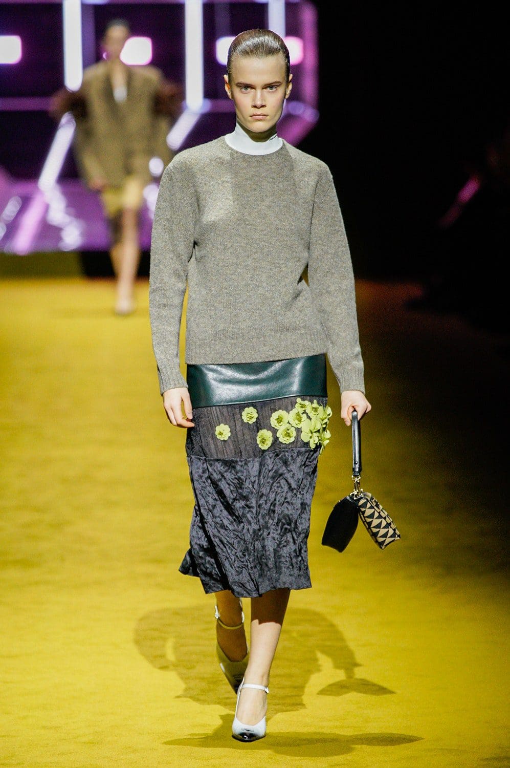 Prada Herbst Winter 2022-2023 Milan Runway Magazin