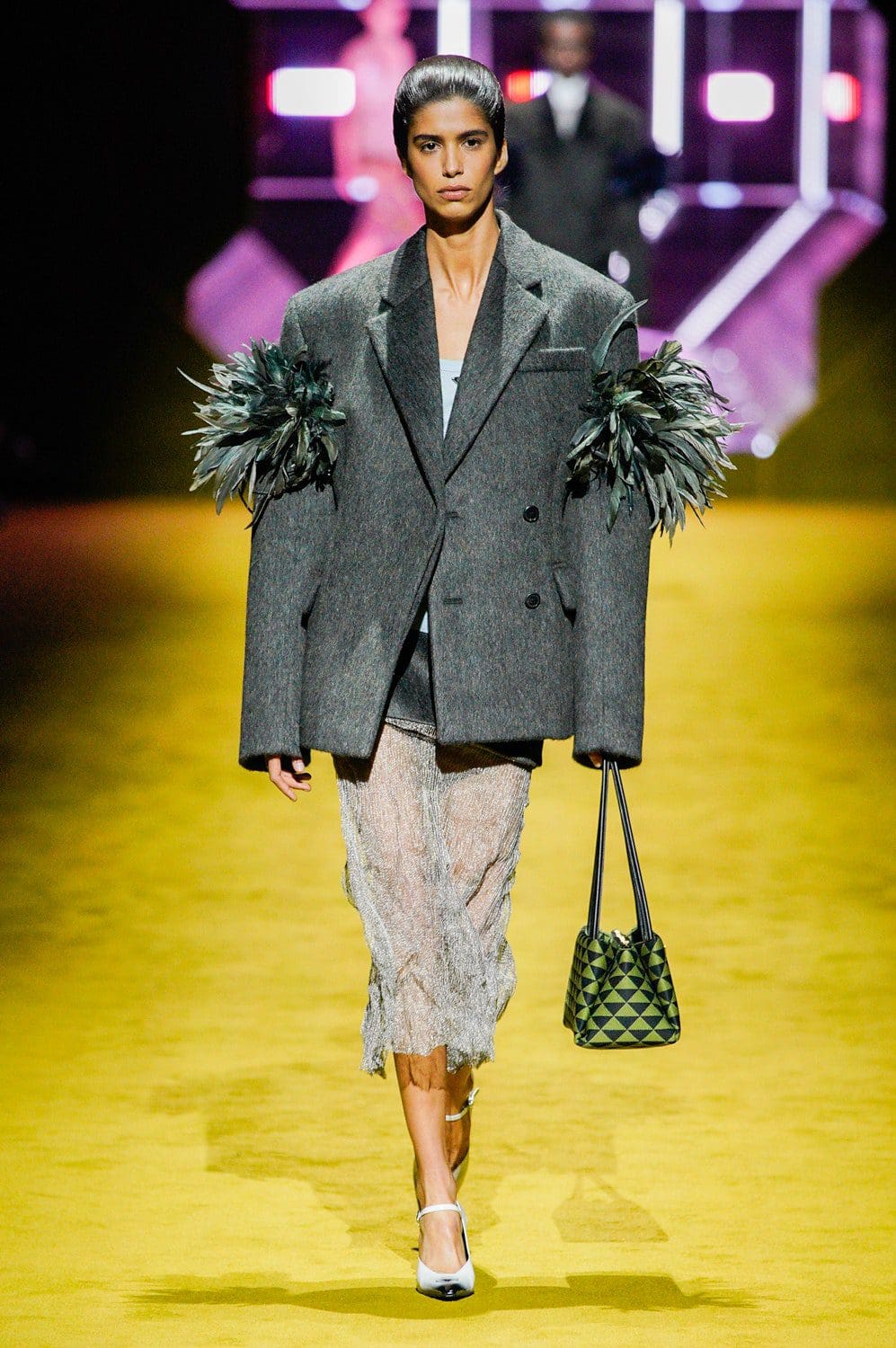 Prada Herbst Winter 2022-2023 Milan Runway Magazin