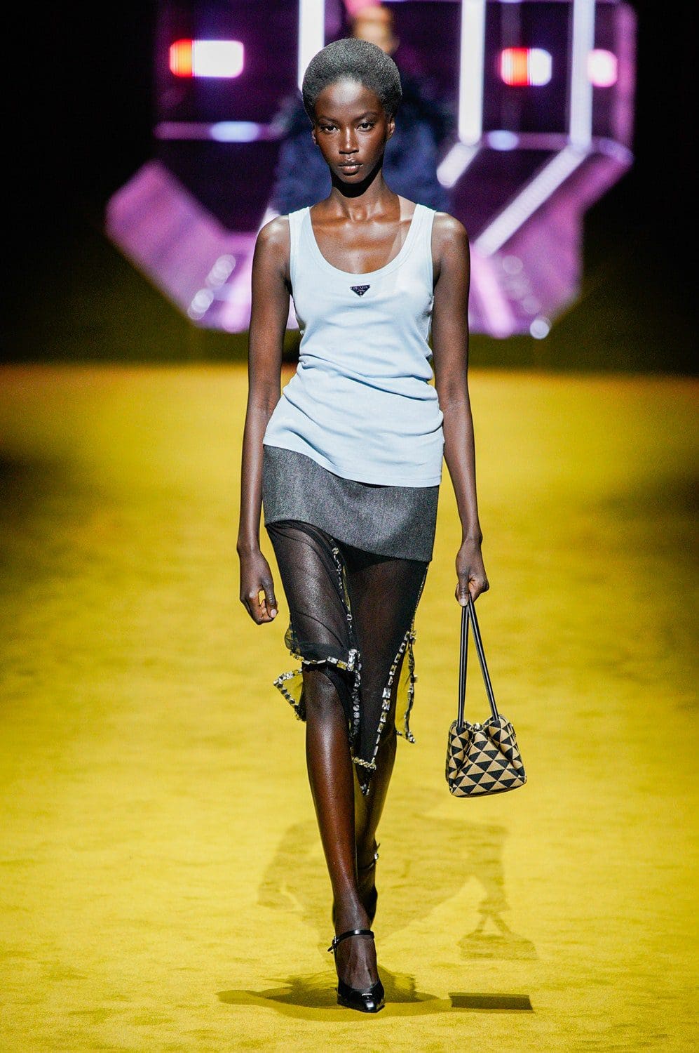 Prada Herbst Winter 2022-2023 Milan Runway Magazin