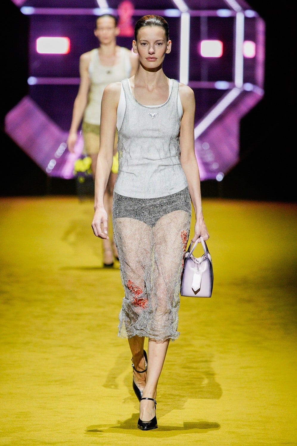 Prada Herbst Winter 2022-2023 Milan Runway Magazin
