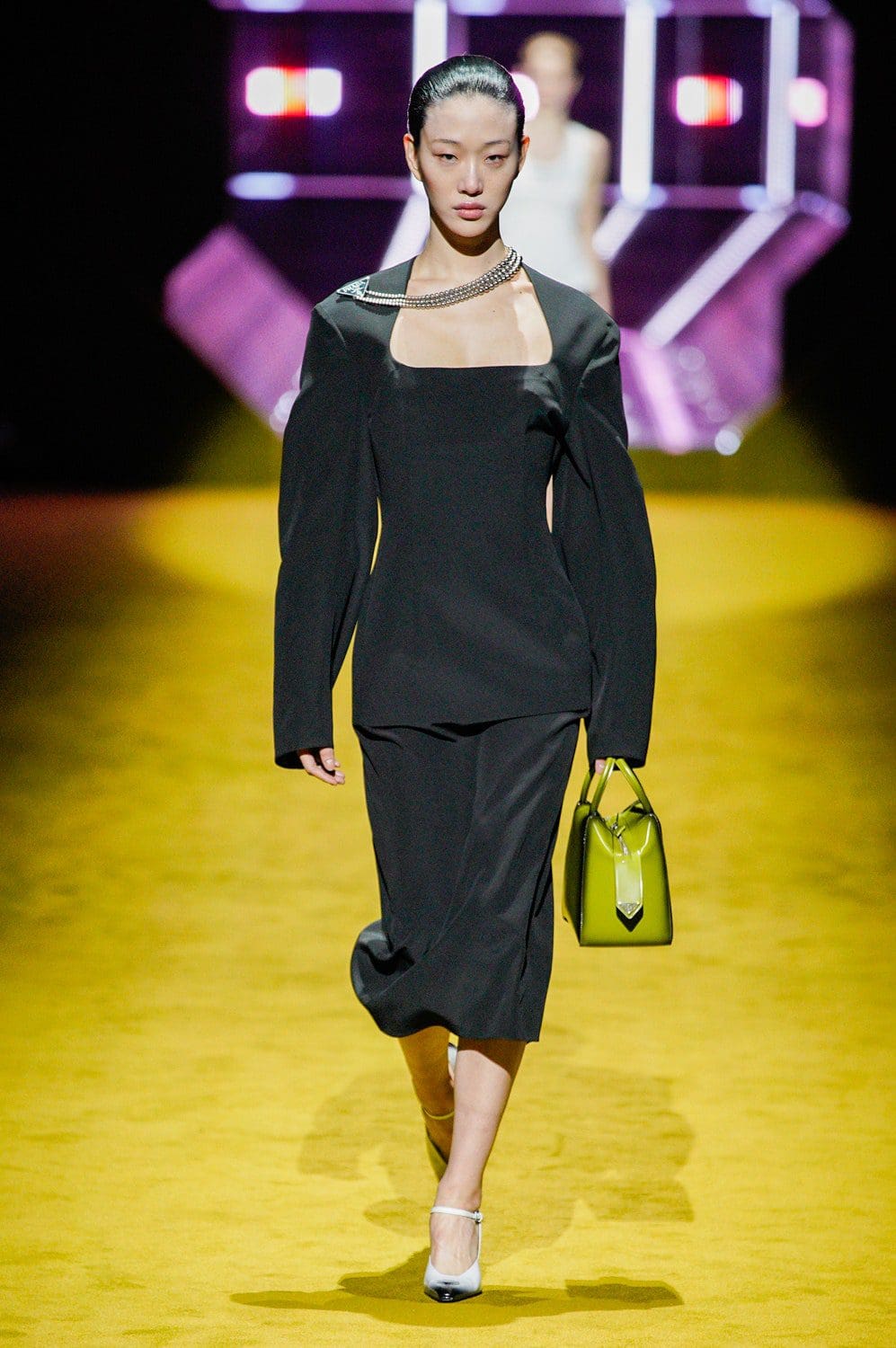 Prada Herbst Winter 2022-2023 Milan Runway Magazin
