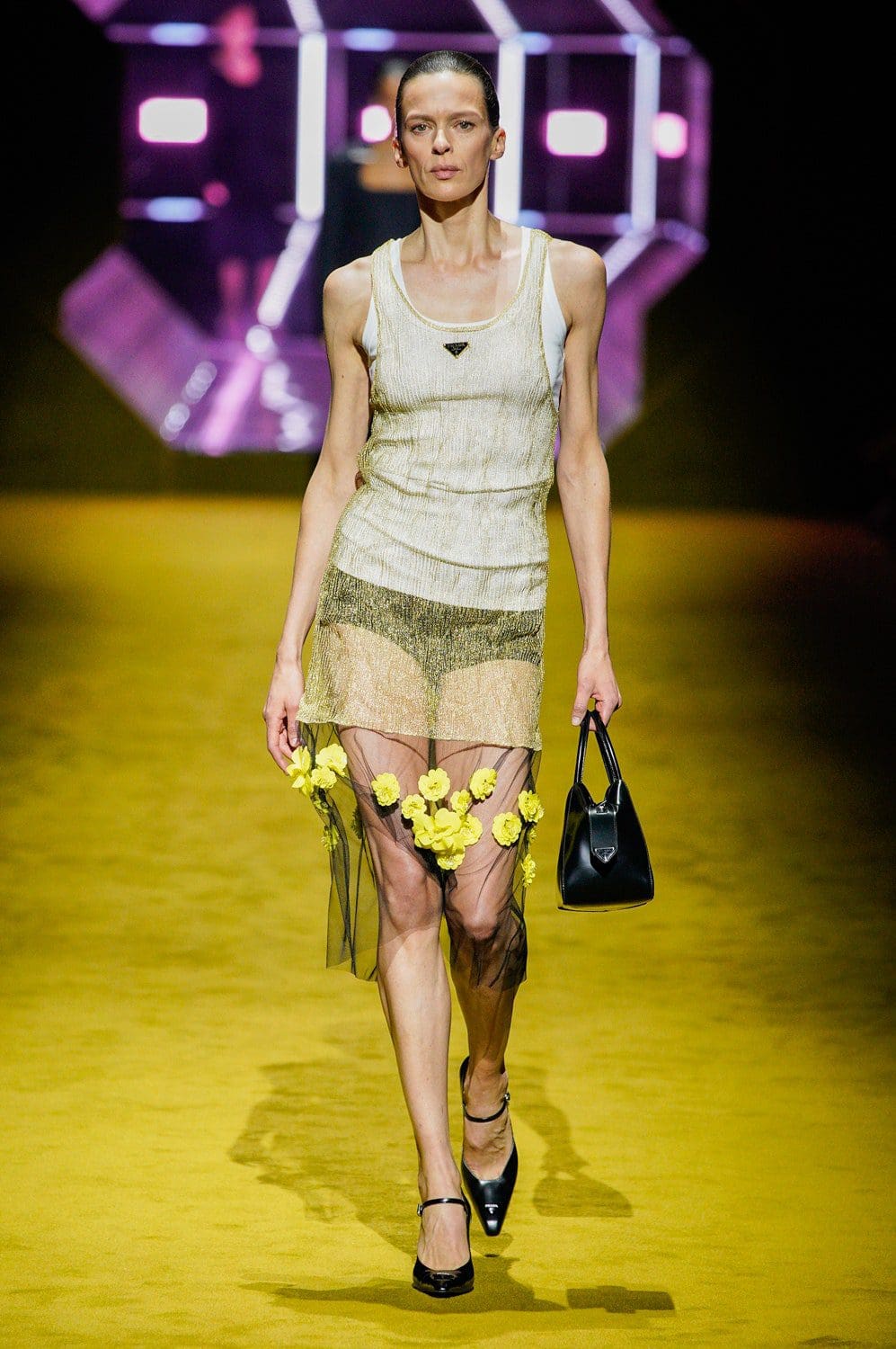 Prada Herbst Winter 2022-2023 Milan Runway Magazin
