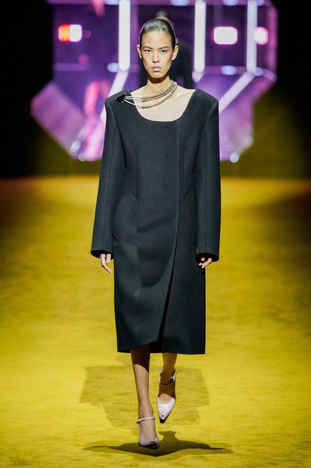 Prada Herbst Winter 2022-2023 Milan Runway Magazin