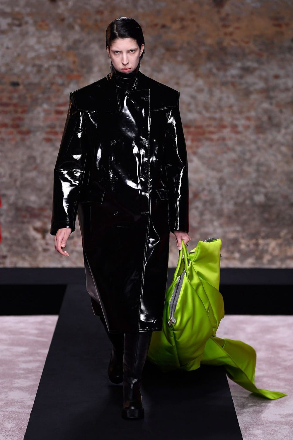 ラフ・シモンズ 2022年秋冬-2023 ロンドン RUNWAY マガジン