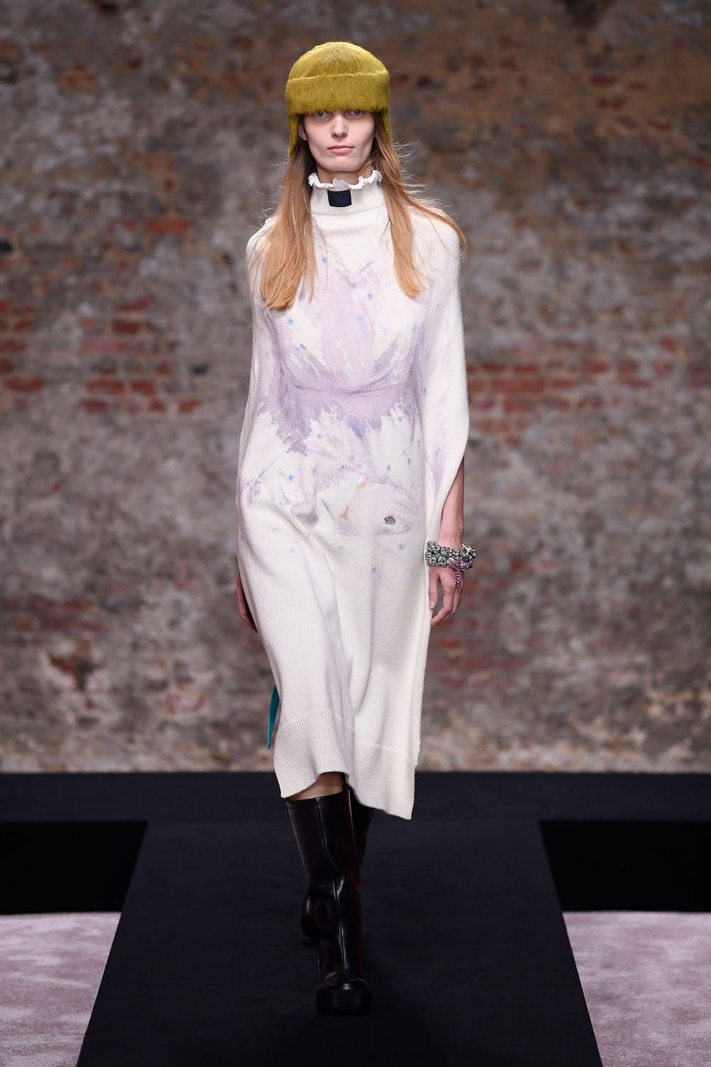 ラフ・シモンズ 2022年秋冬-2023 ロンドン RUNWAY マガジン