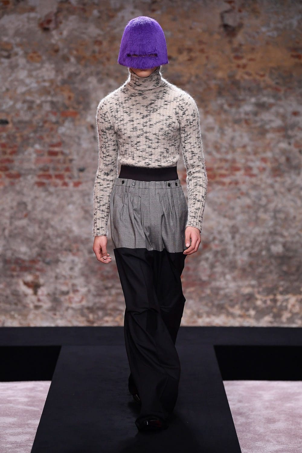 ラフ・シモンズ 2022年秋冬-2023 ロンドン RUNWAY マガジン