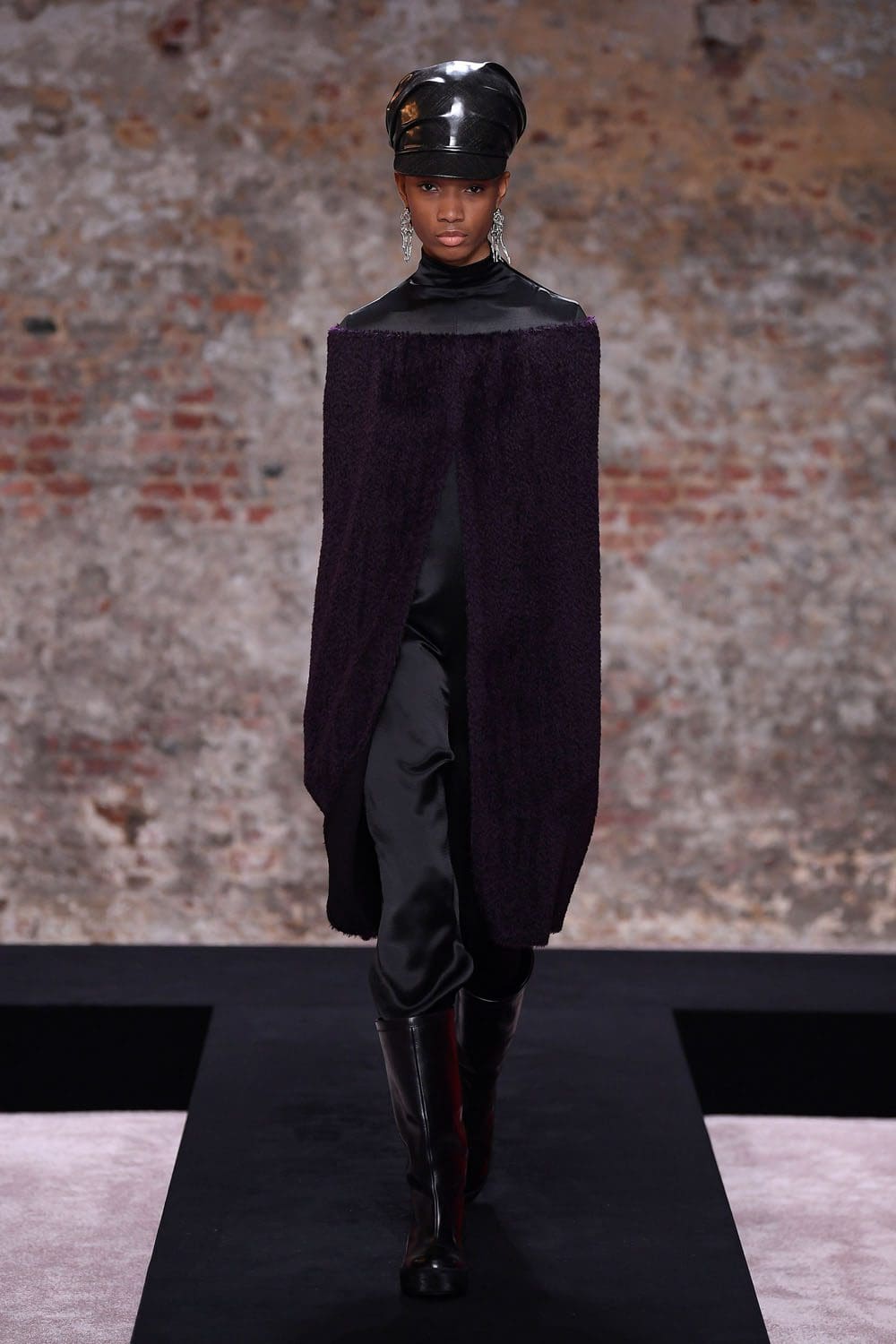 ラフ・シモンズ 2022年秋冬-2023 ロンドン RUNWAY マガジン