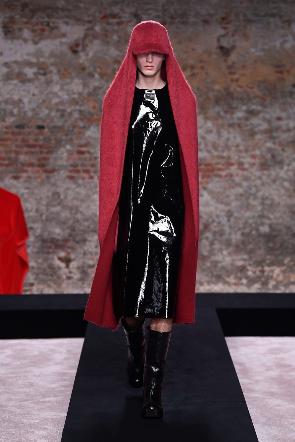 ラフ・シモンズ 2022年秋冬-2023 ロンドン RUNWAY マガジン
