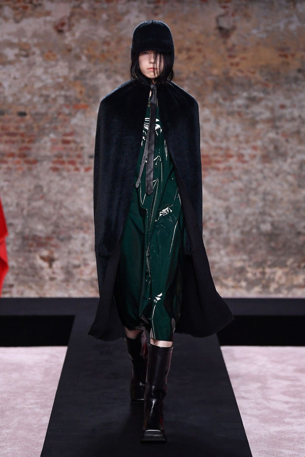 ラフ・シモンズ 2022年秋冬-2023 ロンドン RUNWAY マガジン
