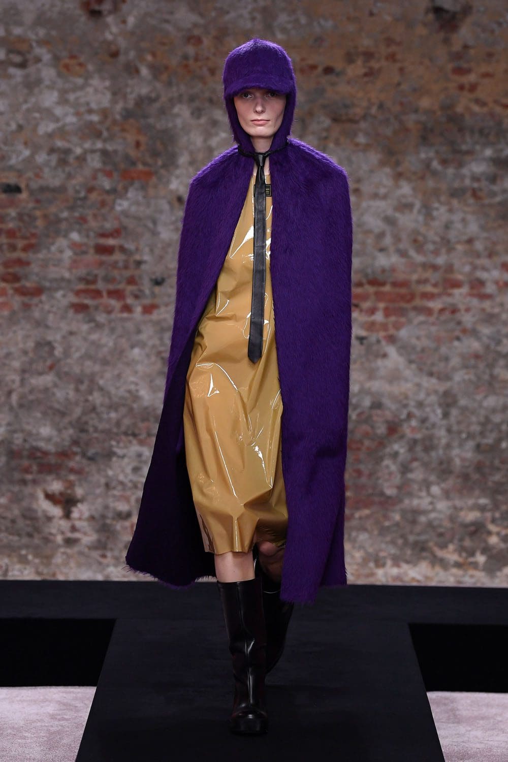 ラフ・シモンズ 2022年秋冬-2023 ロンドン RUNWAY マガジン