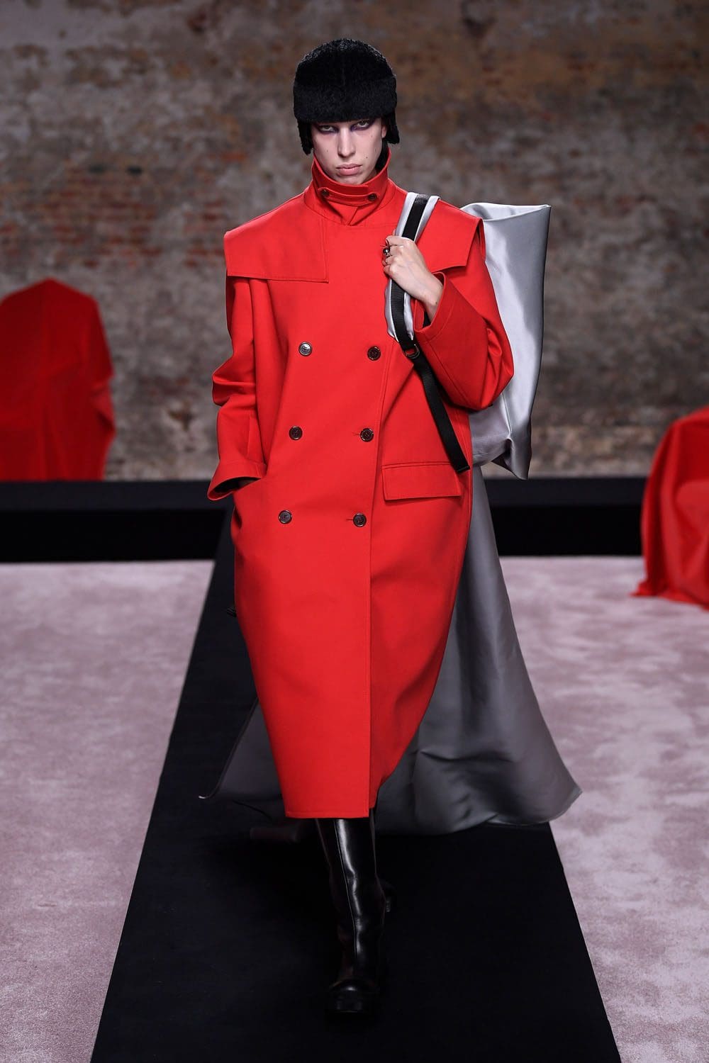 ラフ・シモンズ 2022年秋冬-2023 ロンドン RUNWAY マガジン