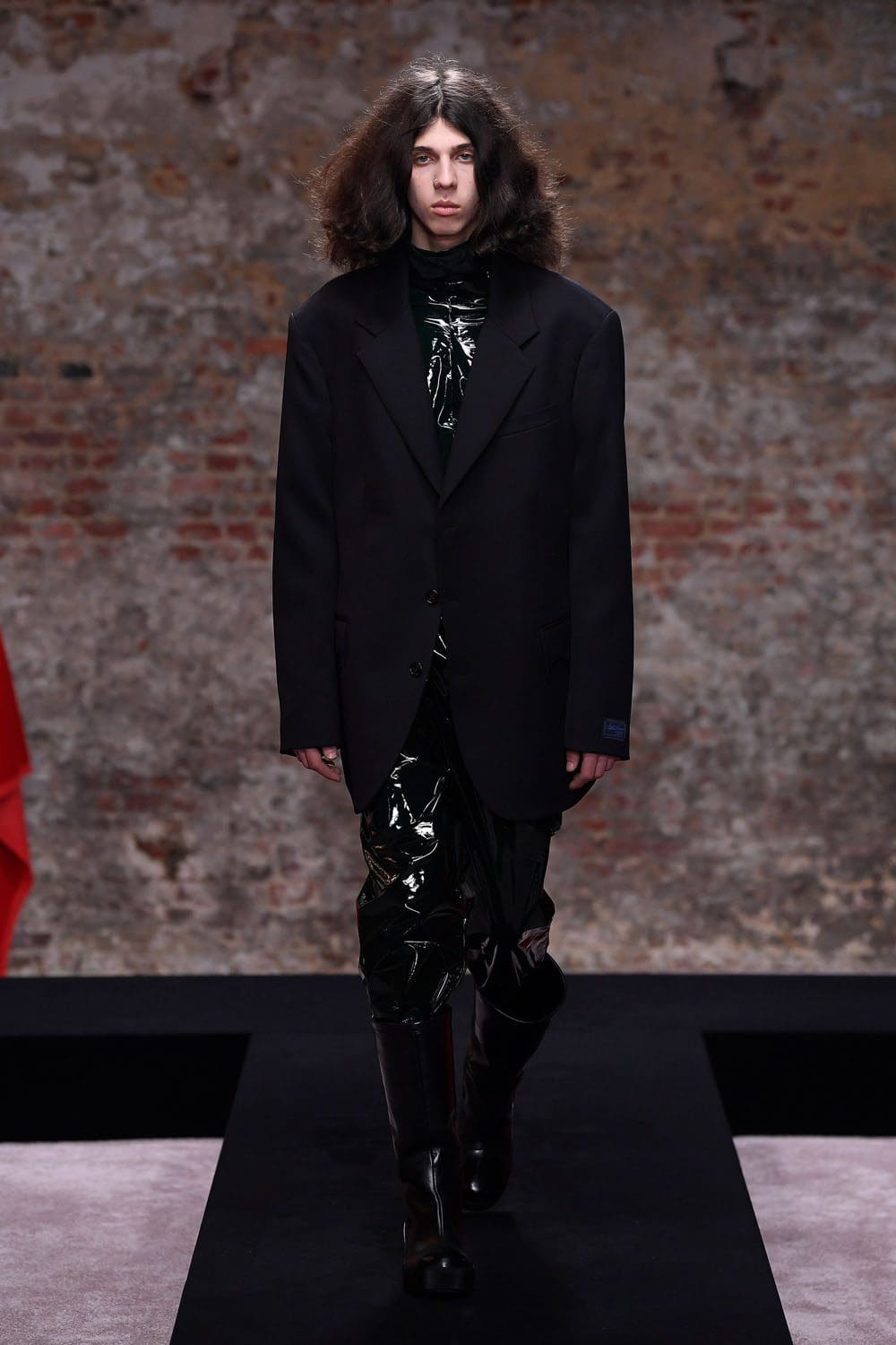 ラフ・シモンズ 2022年秋冬-2023 ロンドン RUNWAY マガジン