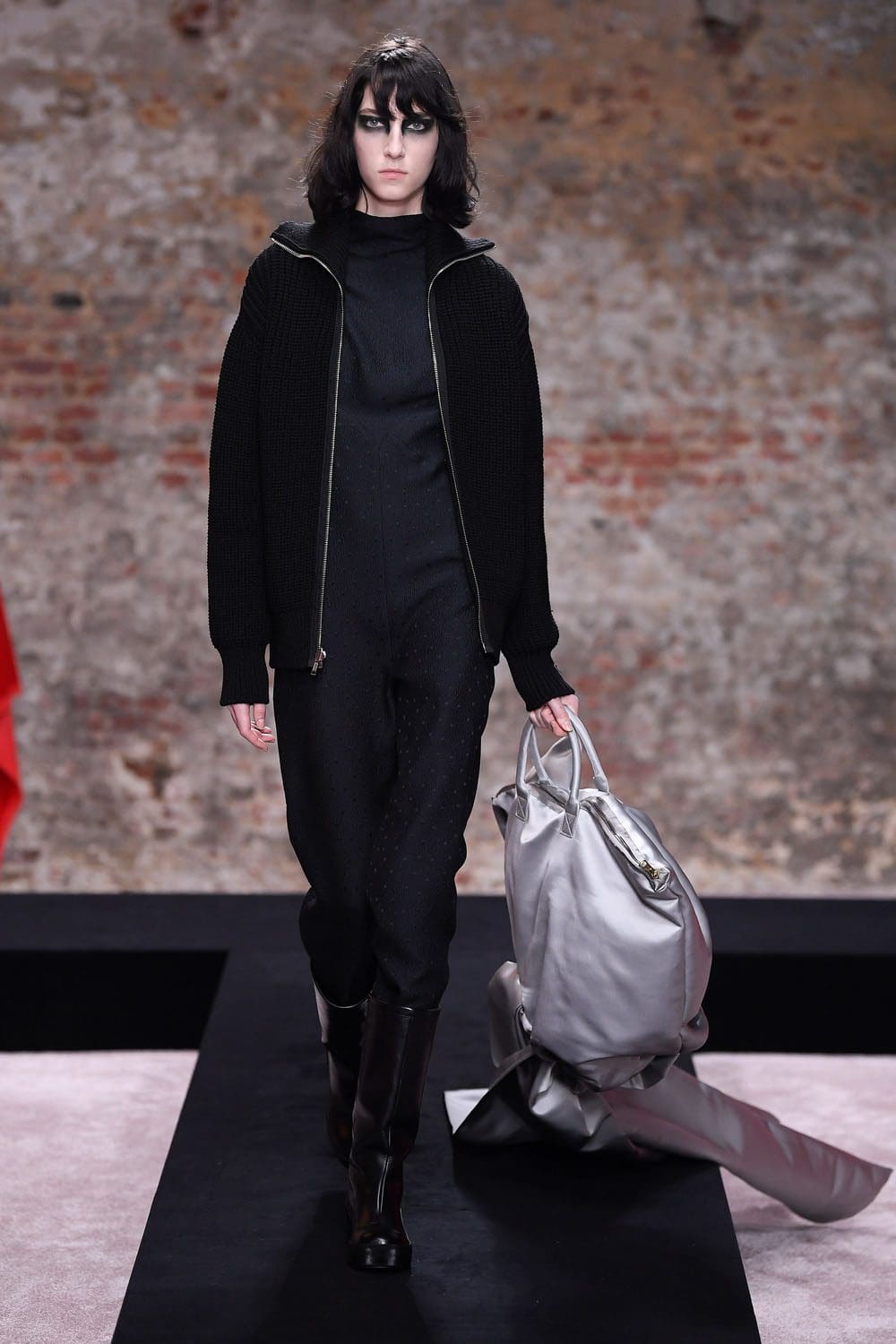 ラフ・シモンズ 2022年秋冬-2023 ロンドン RUNWAY マガジン
