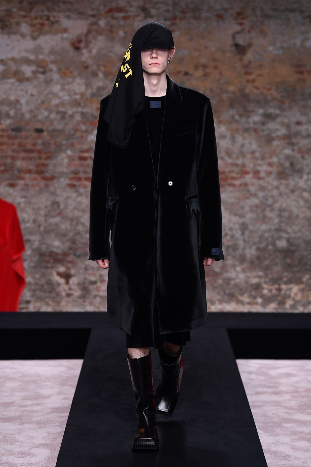 ラフ・シモンズ 2022年秋冬-2023 ロンドン RUNWAY マガジン