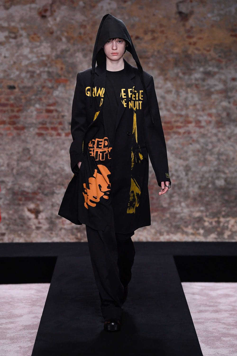 ラフ・シモンズ 2022年秋冬-2023 ロンドン RUNWAY マガジン