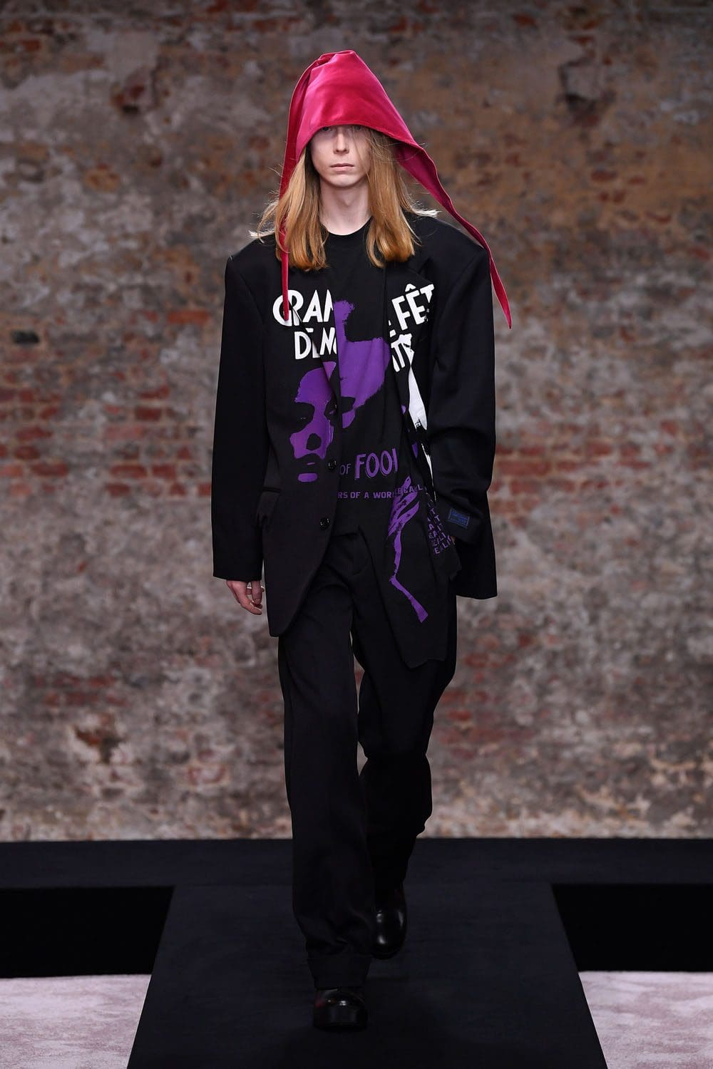 ラフ・シモンズ 2022年秋冬-2023 ロンドン RUNWAY マガジン