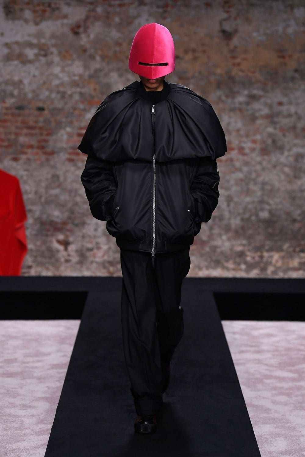 ラフ・シモンズ 2022年秋冬-2023 ロンドン RUNWAY マガジン