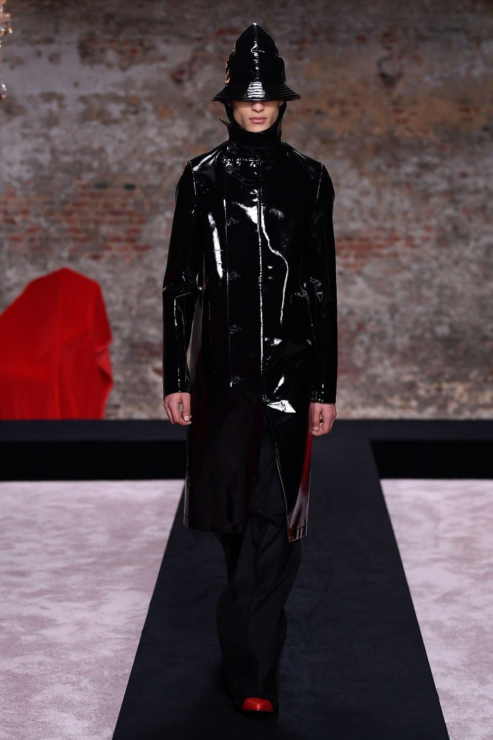 ラフ・シモンズ 2022年秋冬-2023 ロンドン RUNWAY マガジン