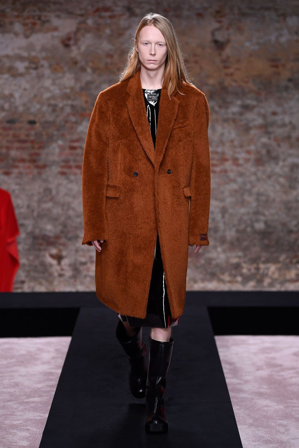 ラフ・シモンズ 2022年秋冬-2023 ロンドン RUNWAY マガジン