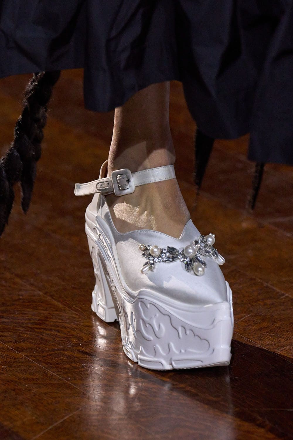 Simone Rocha Autunno Inverno 2022-2023 Londra RUNWAY MAGAZINE