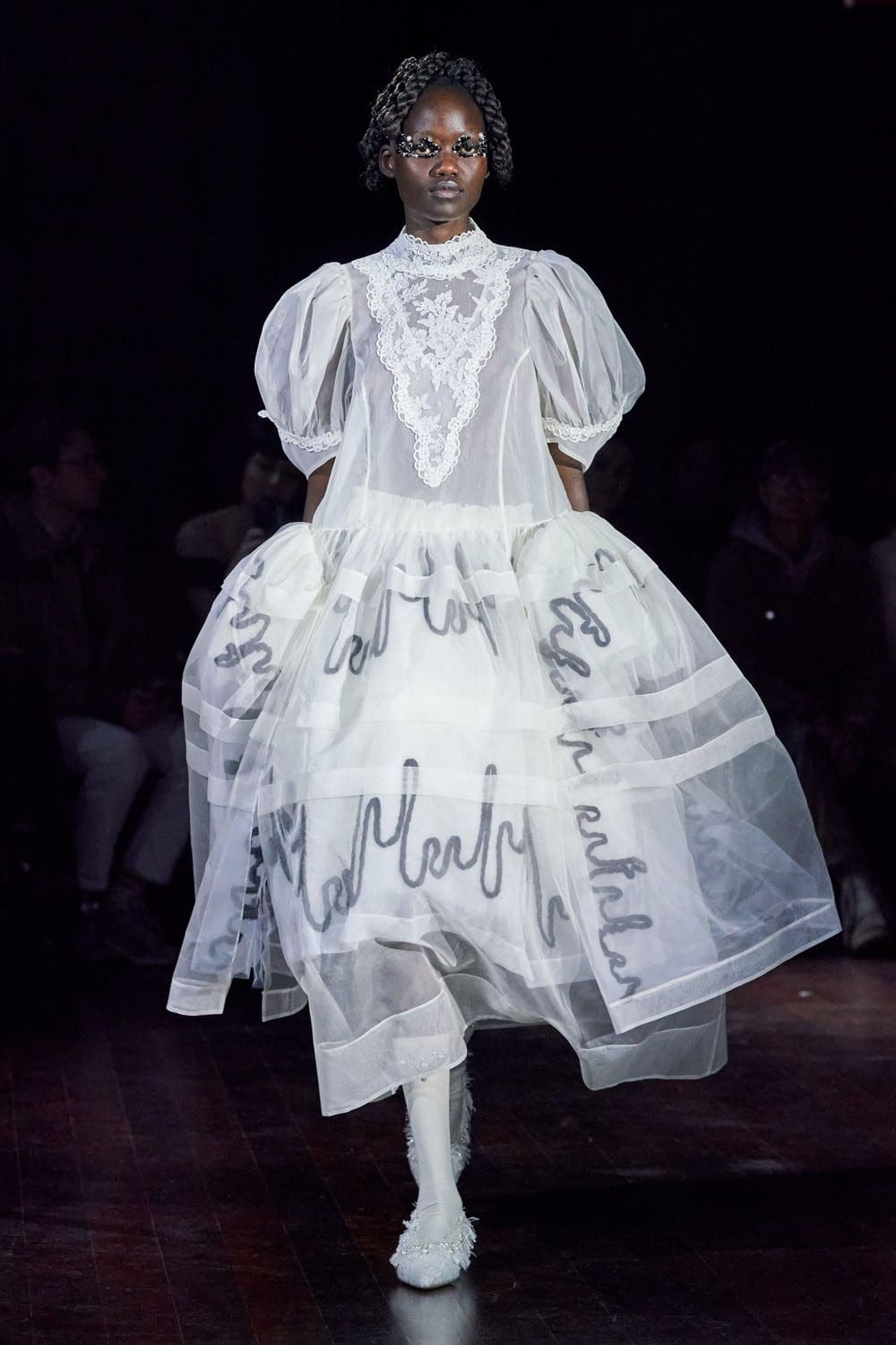 Simone Rocha Autunno Inverno 2022-2023 Londra RUNWAY MAGAZINE