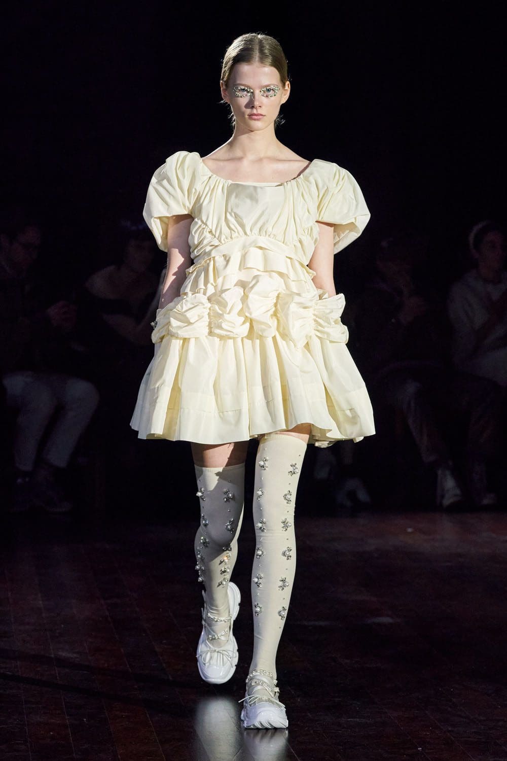 Simone Rocha Autunno Inverno 2022-2023 Londra RUNWAY MAGAZINE