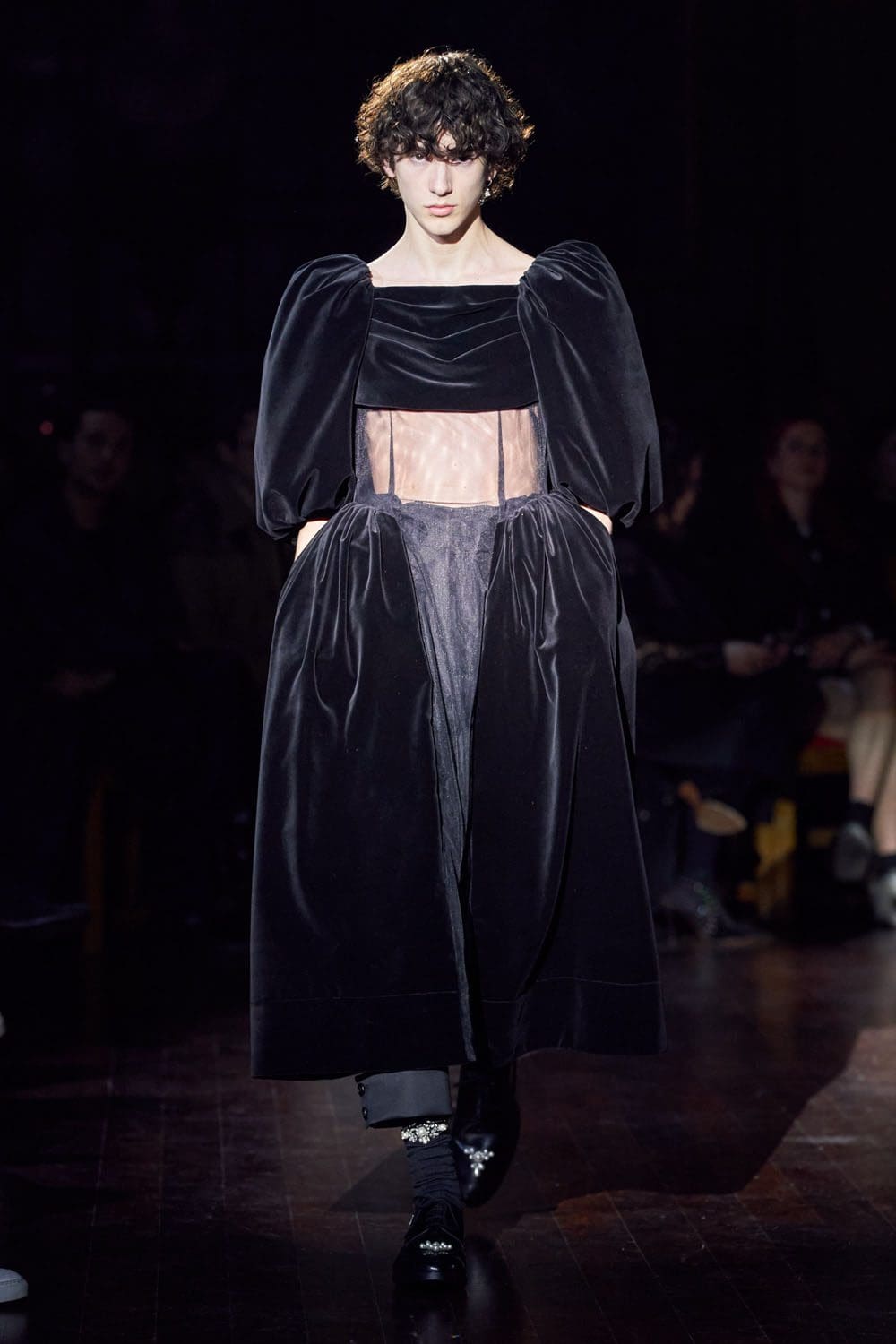 Simone Rocha Autunno Inverno 2022-2023 Londra RUNWAY MAGAZINE