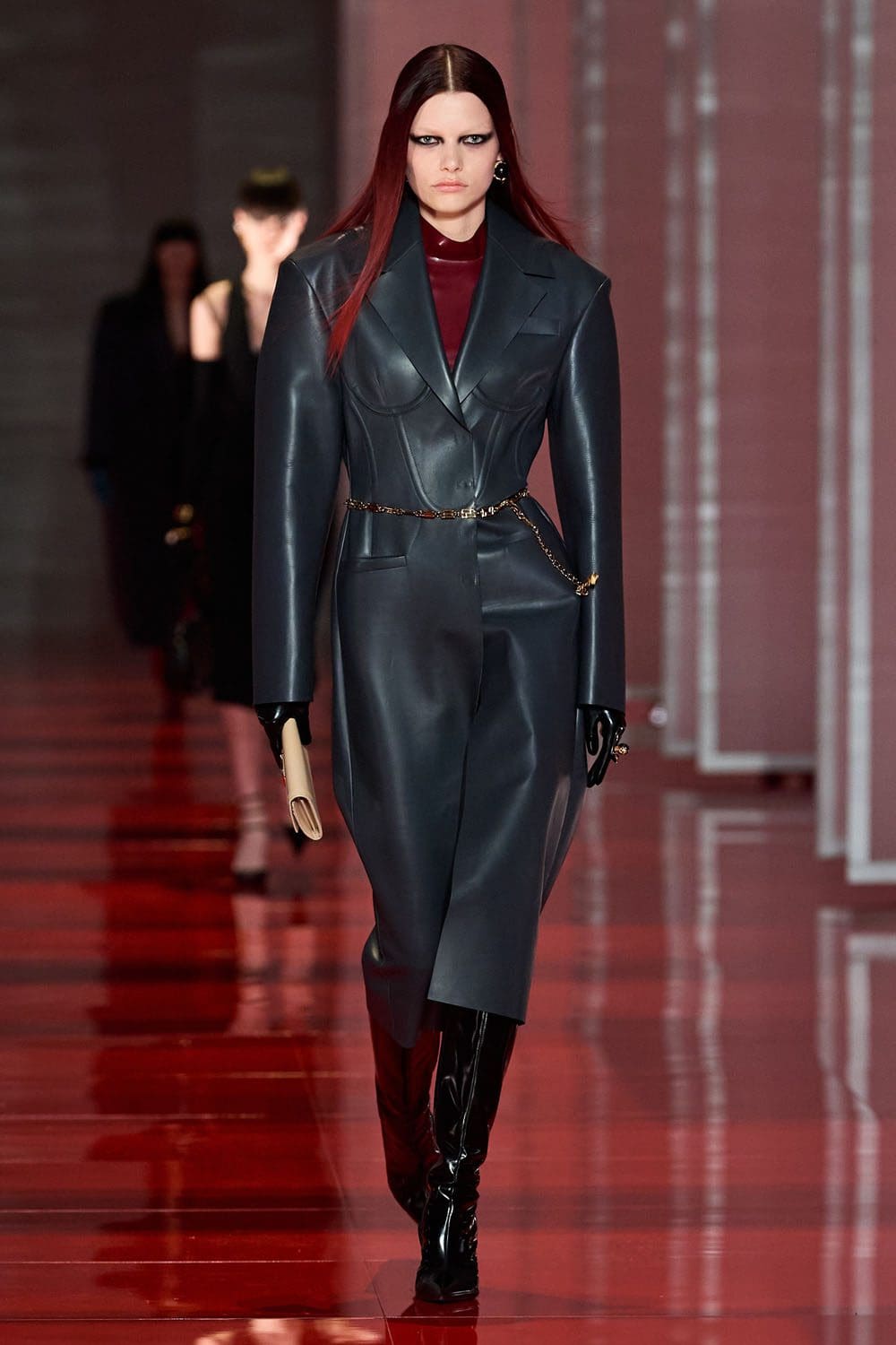 Versace Otoño Invierno 2022-2023 Milán Runway Revistas
