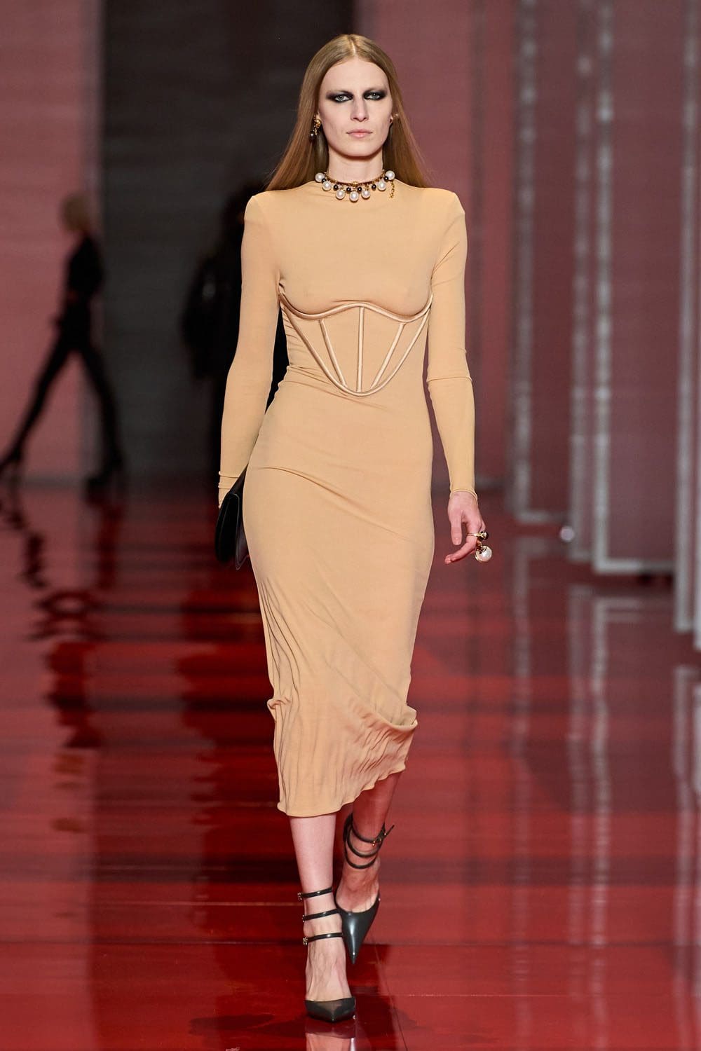 Versace Otoño Invierno 2022-2023 Milán Runway Revistas