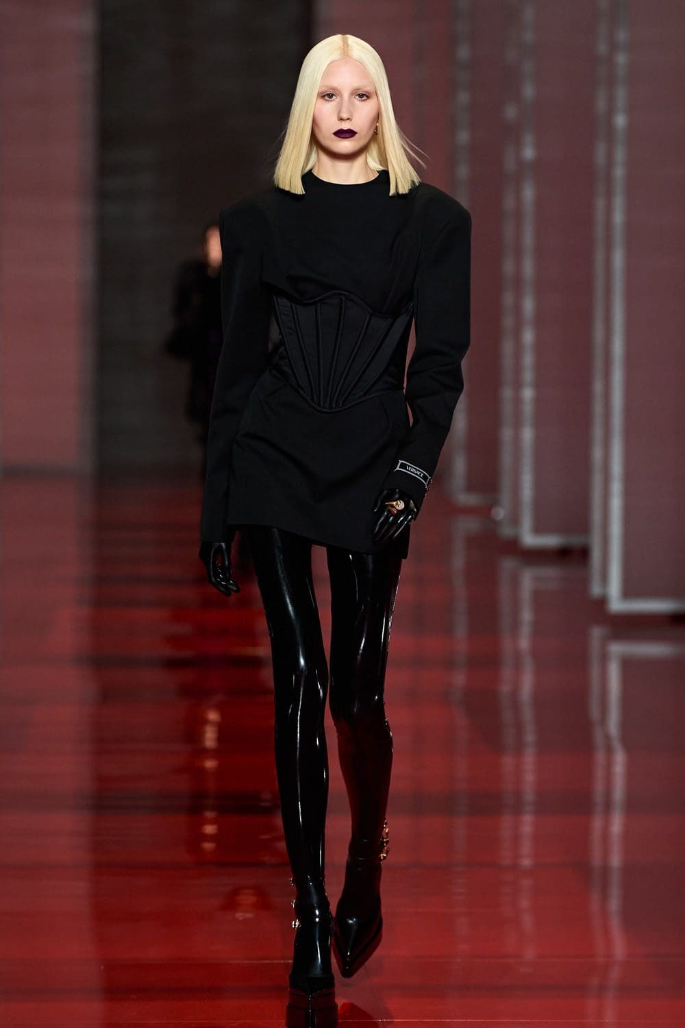 Versace Otoño Invierno 2022-2023 Milán Runway Revistas