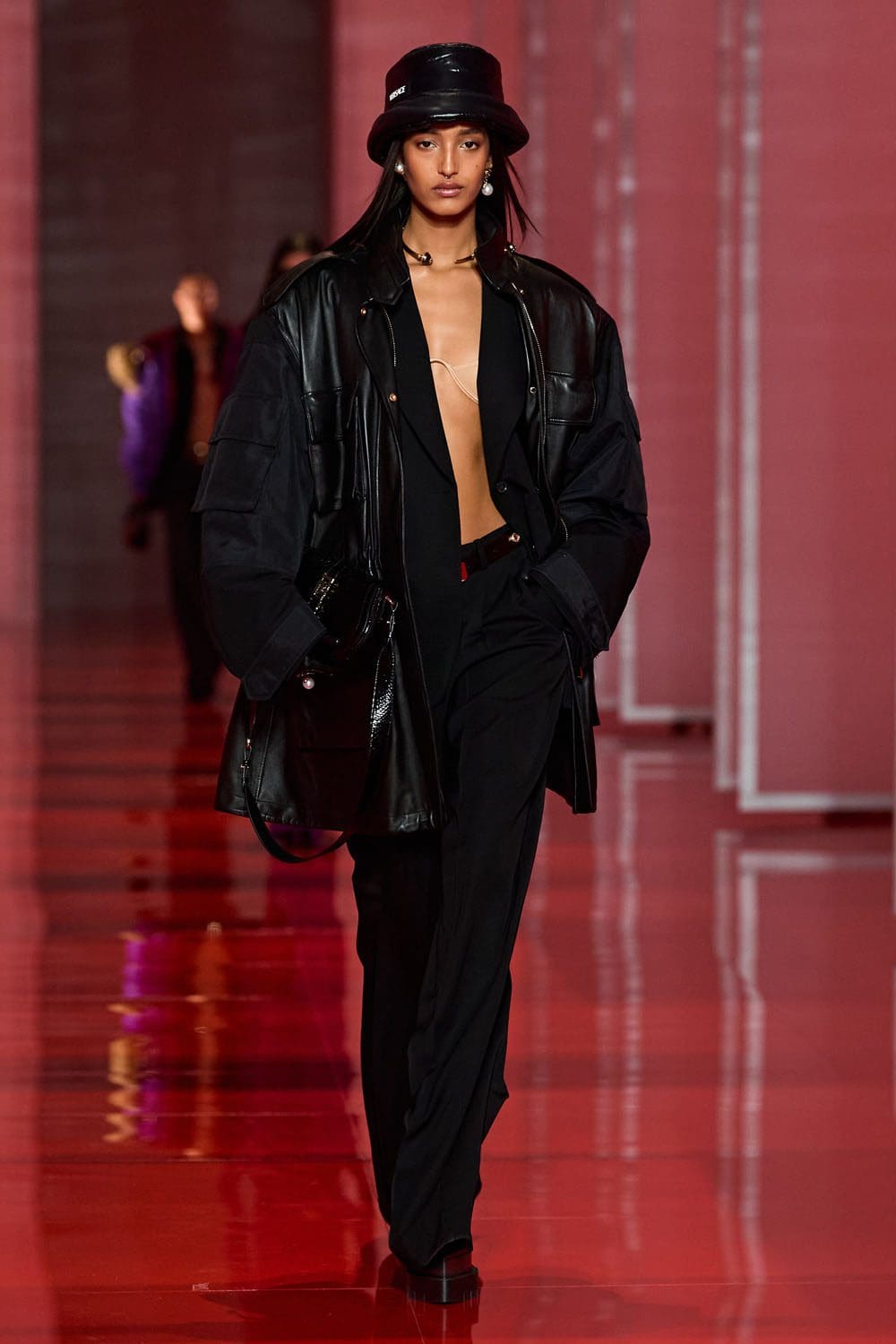 Versace Otoño Invierno 2022-2023 Milán Runway Revistas