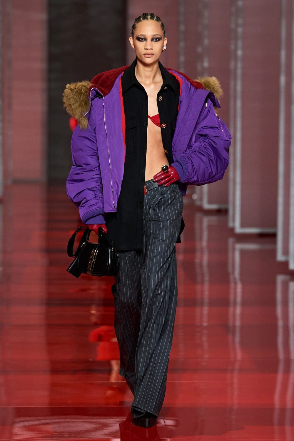 Versace Otoño Invierno 2022-2023 Milán Runway Revistas