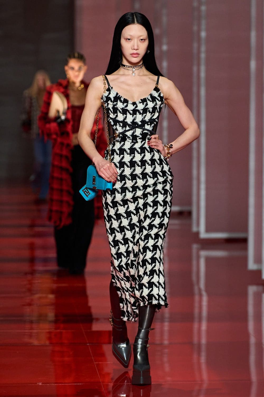 Versace Otoño Invierno 2022-2023 Milán Runway Revistas