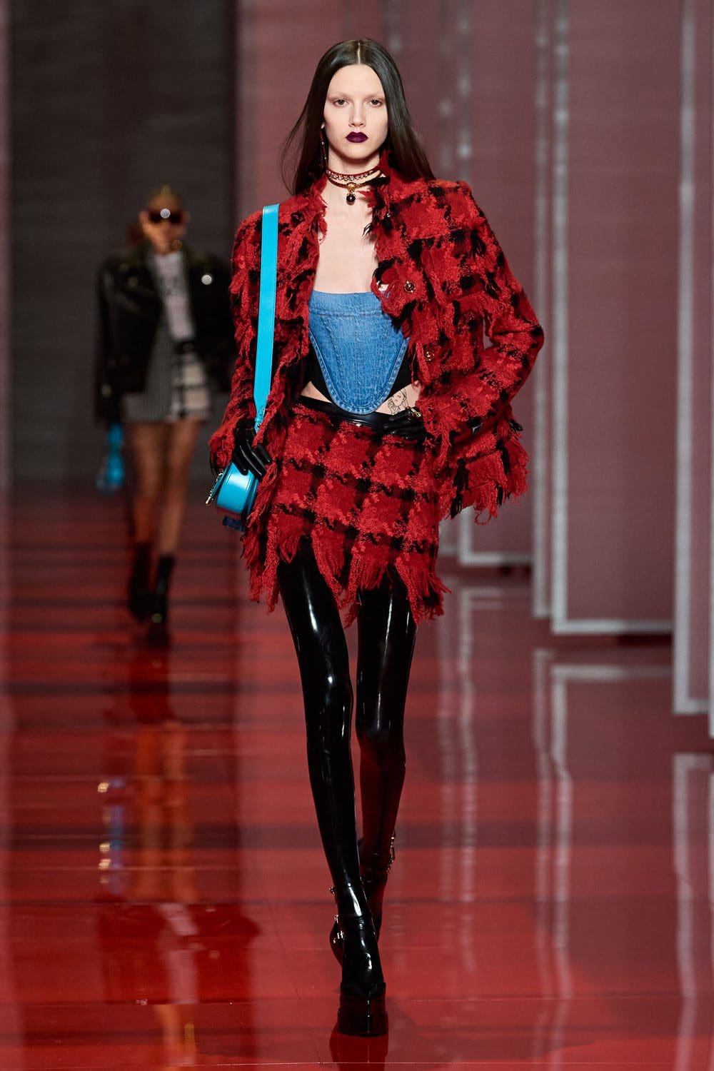 Versace Otoño Invierno 2022-2023 Milán Runway Revistas