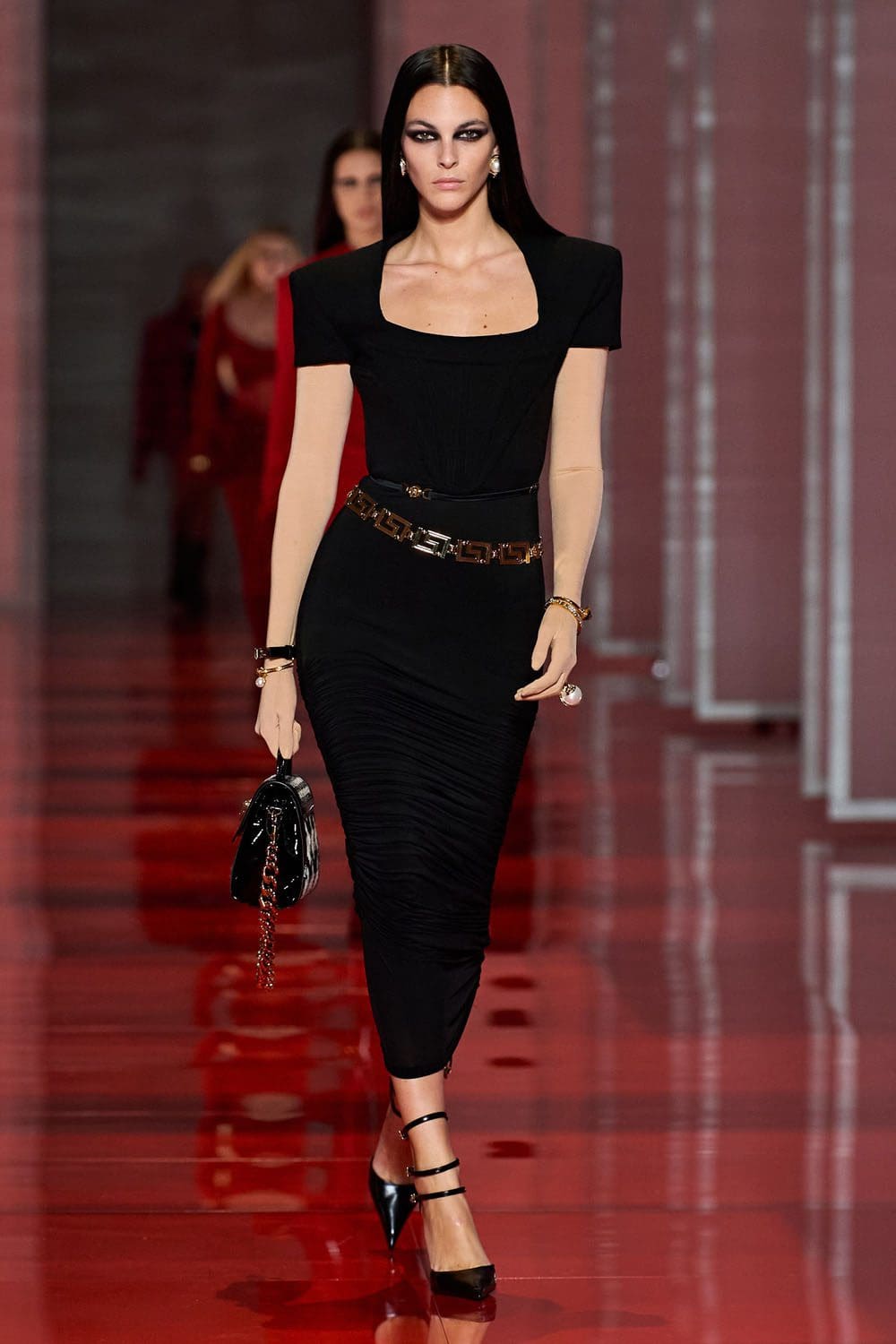 Versace Otoño Invierno 2022-2023 Milán Runway Revistas