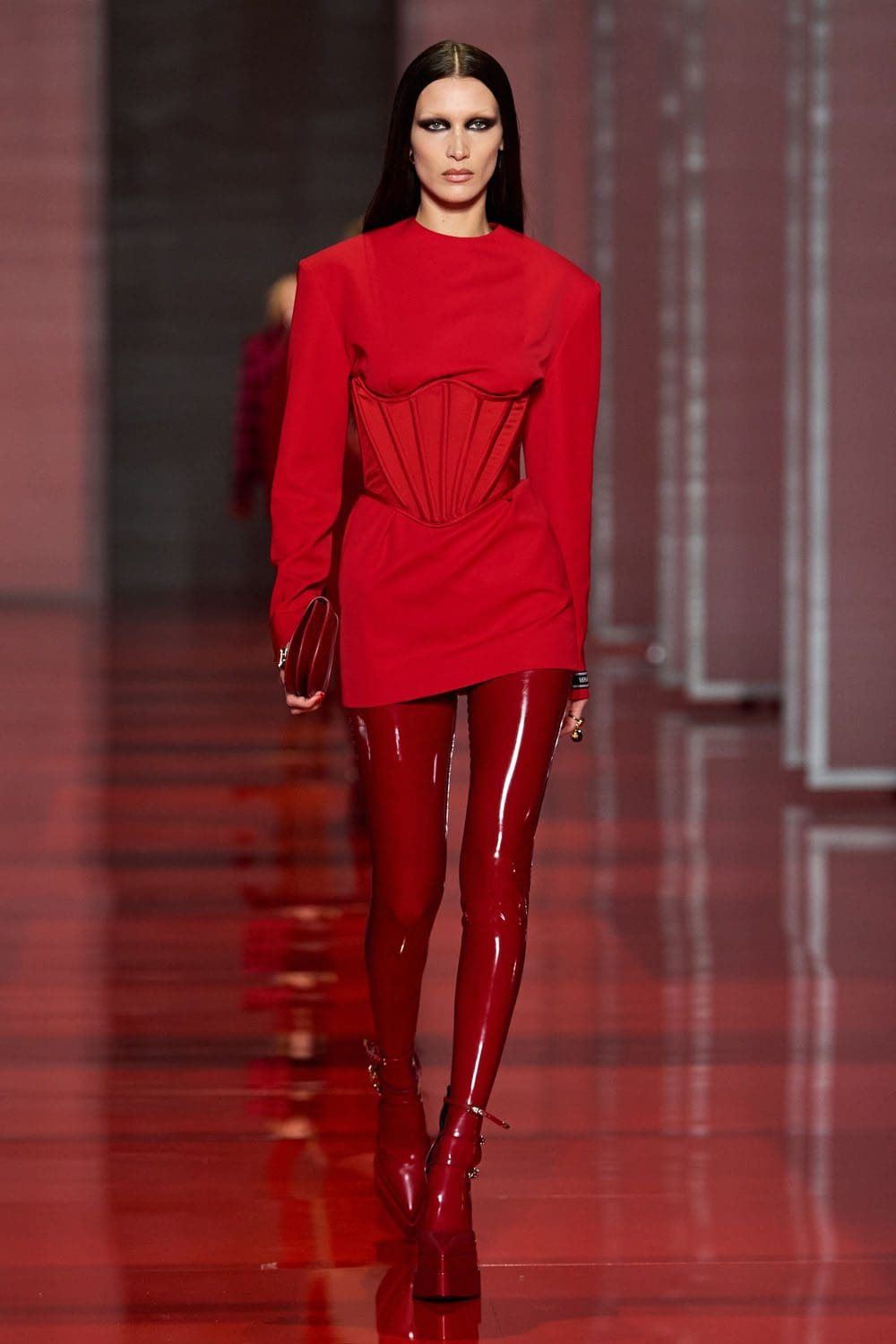 Versace Otoño Invierno 2022-2023 Milán Runway Revistas
