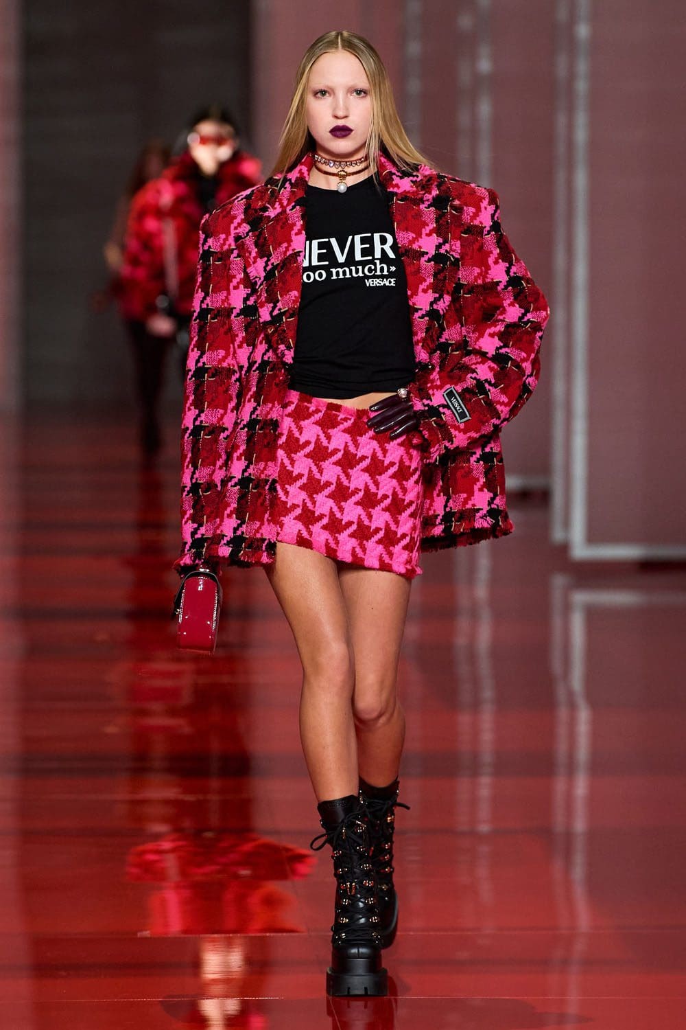 Versace Otoño Invierno 2022-2023 Milán Runway Revistas