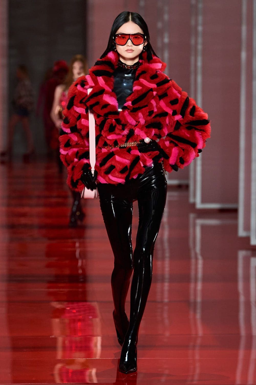 Versace Otoño Invierno 2022-2023 Milán Runway Revistas