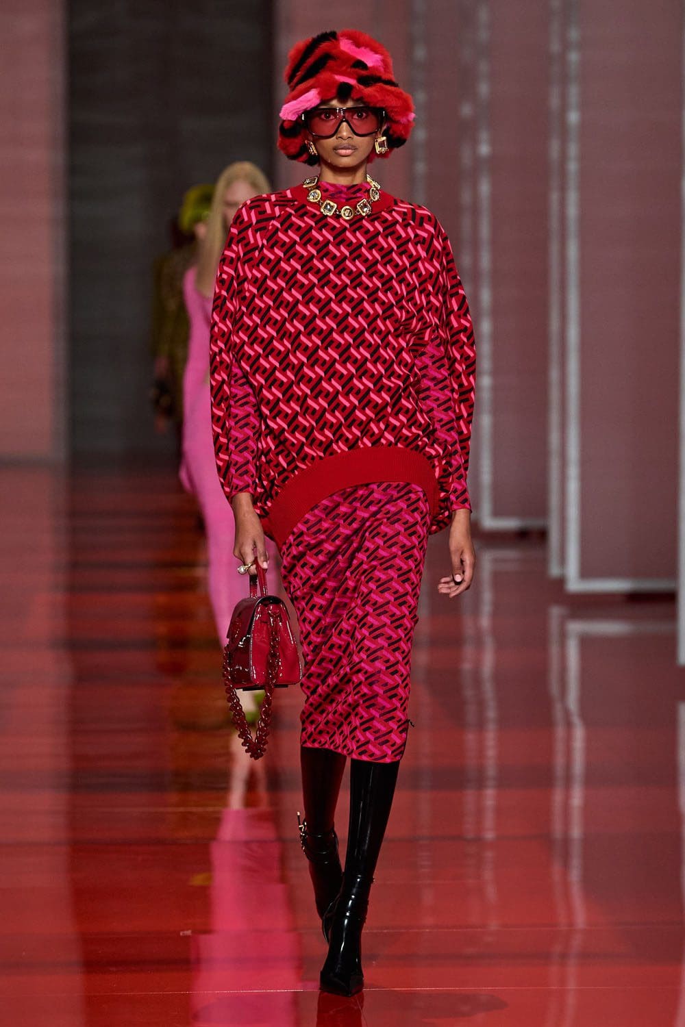 Versace Otoño Invierno 2022-2023 Milán Runway Revistas