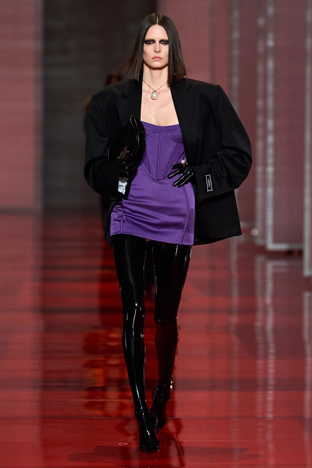 Versace Otoño Invierno 2022-2023 Milán Runway Revistas