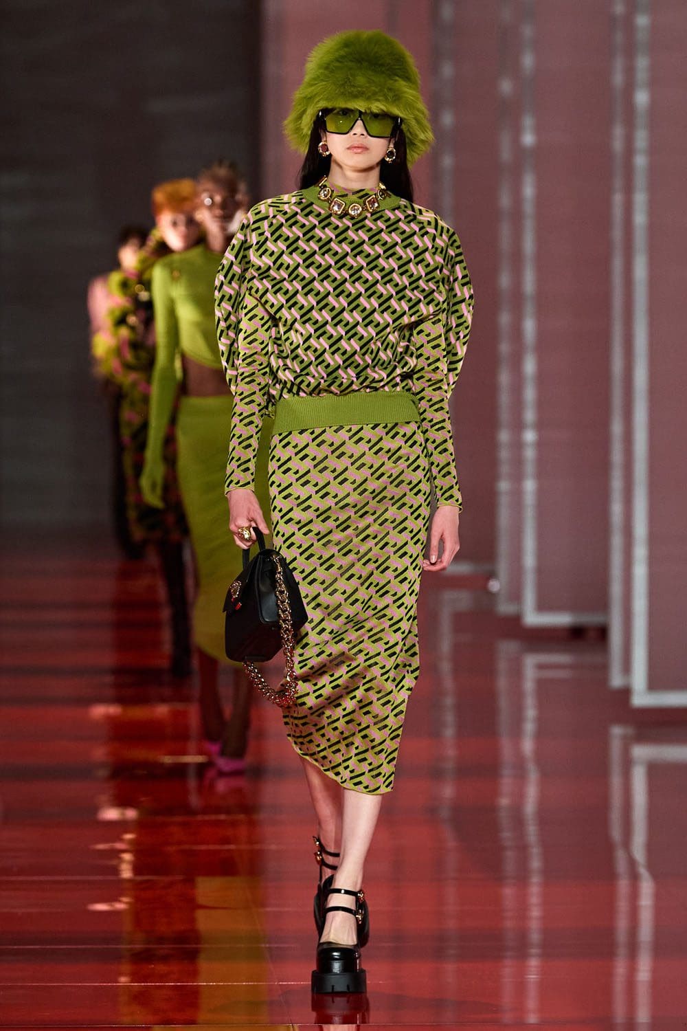 Versace Otoño Invierno 2022-2023 Milán Runway Revistas