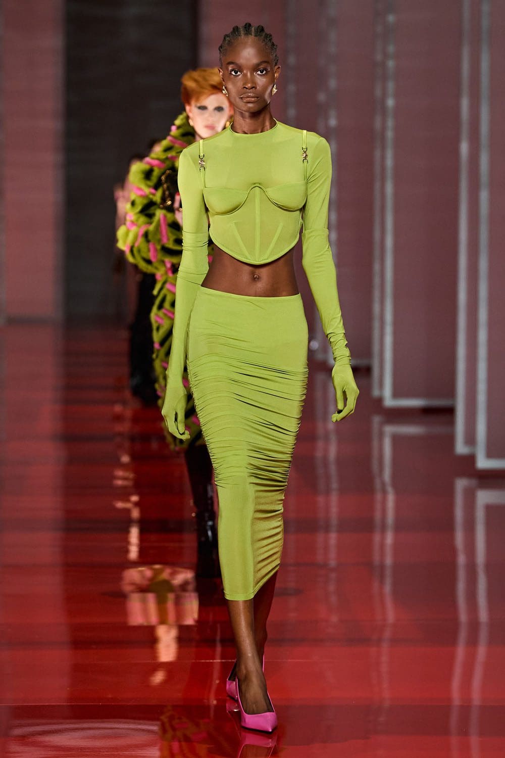 Versace Otoño Invierno 2022-2023 Milán Runway Revistas