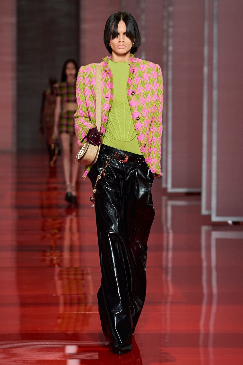 Versace Otoño Invierno 2022-2023 Milán Runway Revistas