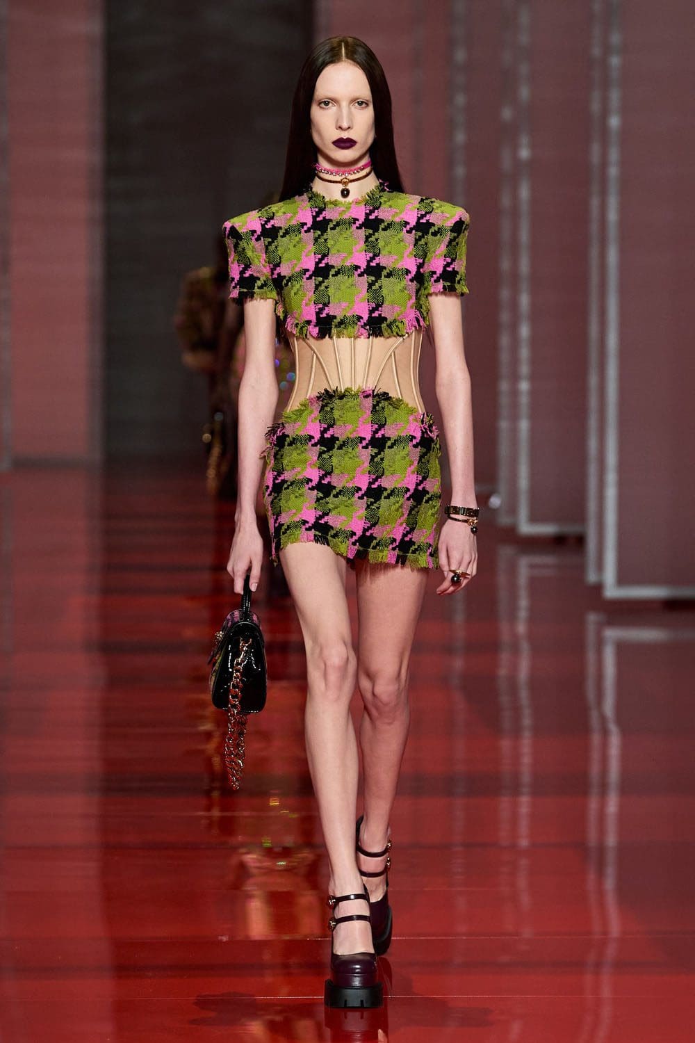 Versace Otoño Invierno 2022-2023 Milán Runway Revistas