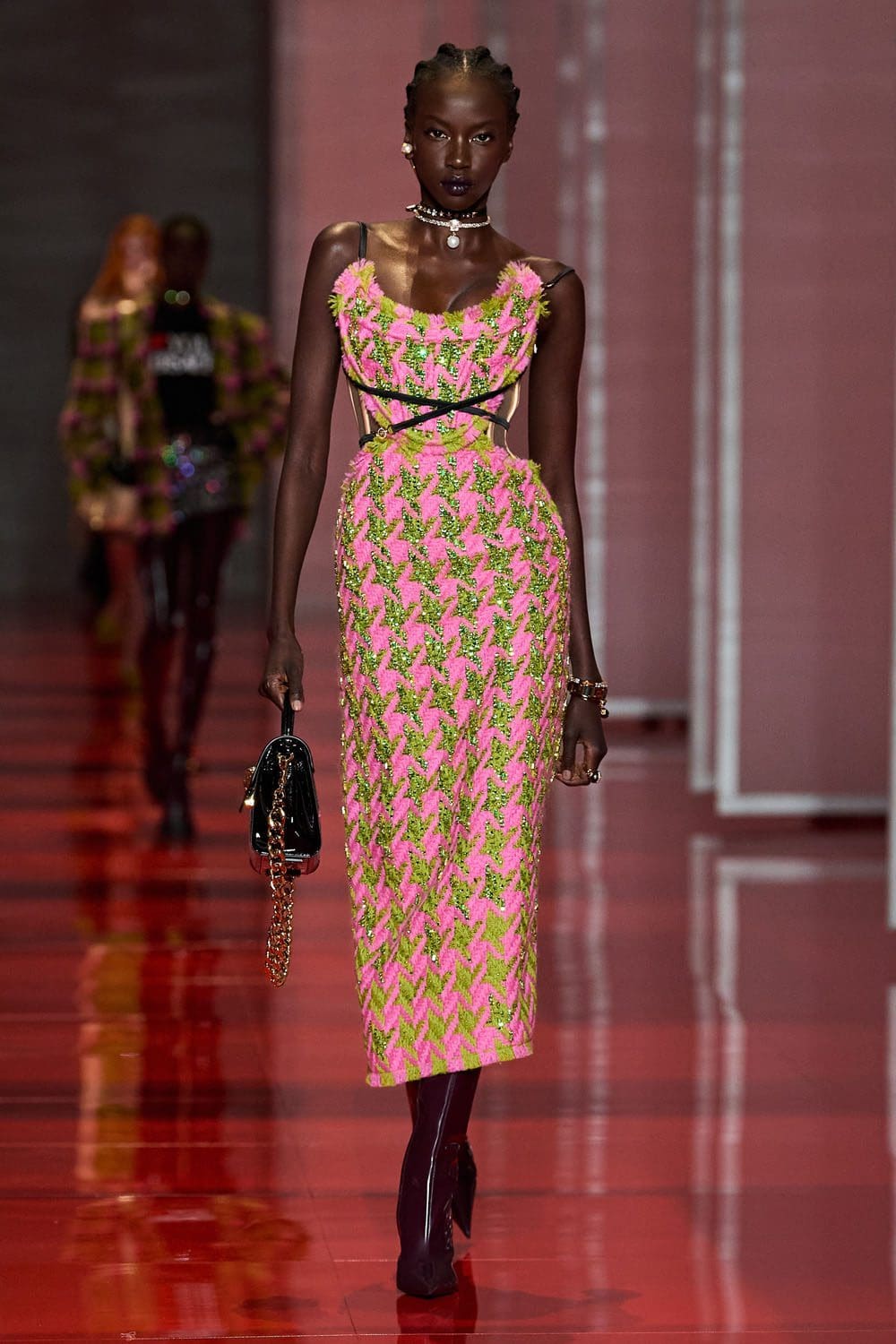Versace Otoño Invierno 2022-2023 Milán Runway Revistas